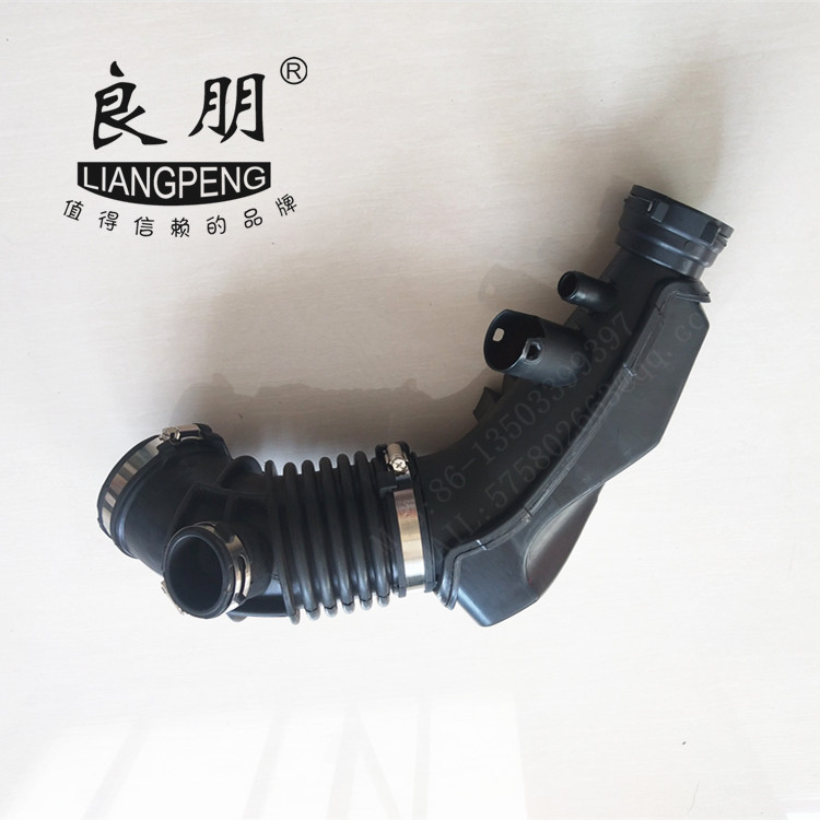 工厂直供各种车型空气管 真空管 进气管 水箱胶管OE：13718612085