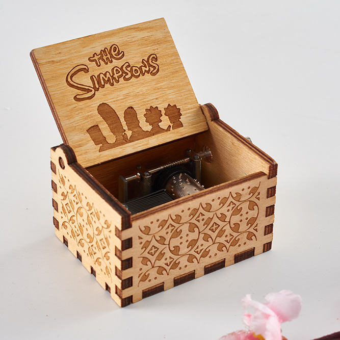 Caja de música clásica color madera manivela caja de música Simpsons en la Luna Rosa vida en stock venta al por mayor