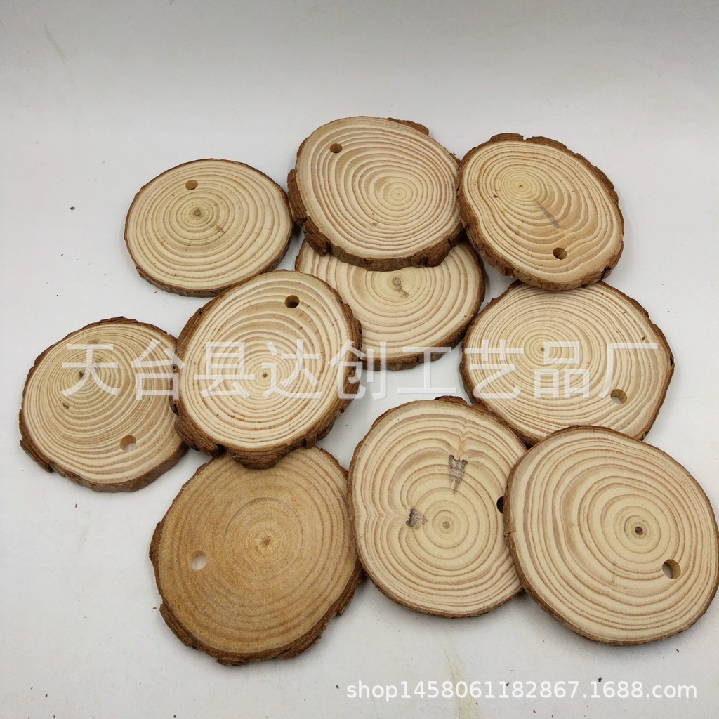 天然带孔松木片 带皮圆形松木木片 装饰铺料