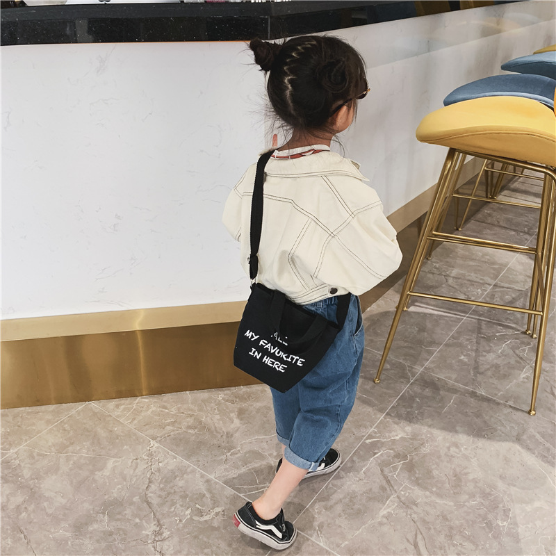 Bolso bandolera para niños 2021 Nuevo bolso de cubo Mini de lona de estilo coreano linda cara sonriente bolso de niña impreso de doble cara