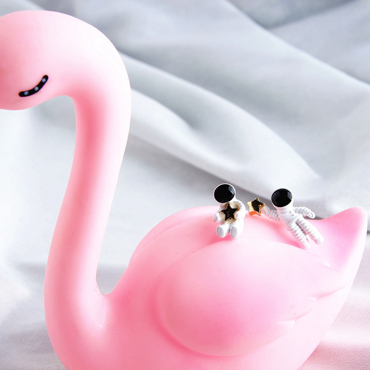 Japanese cute asymmetrical white earrings