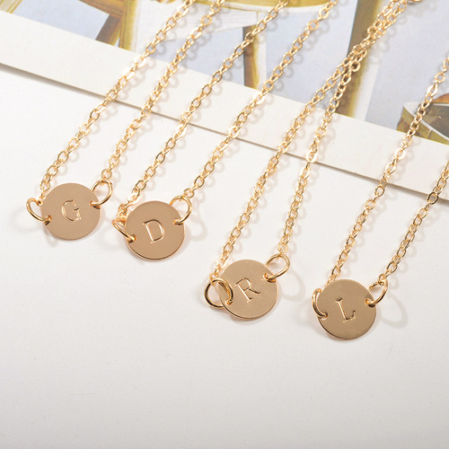 Cross-border hot-selling new round 26 English alphabet bracelet for women, simple and personalized, 26-letter beach pendant