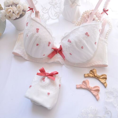 Long-term Japanese three-color embroidery thin cup girl cute push-up sexy underwear set bra set large size