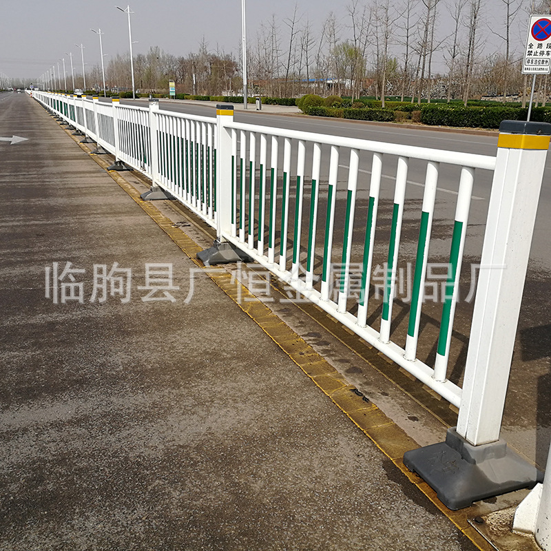 供应城市交通防护市政道路护栏 道路中间安全隔离市政护栏批发