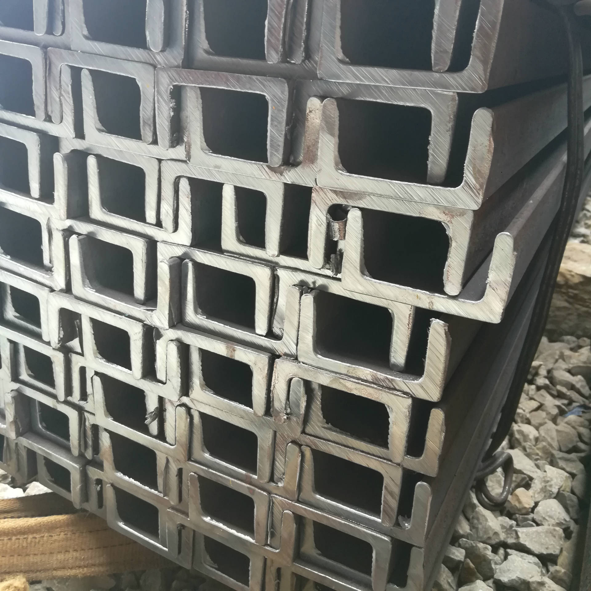 厂家现货黑料槽钢q235b 槽钢 建筑钢结构 建筑幕墙用槽钢批发