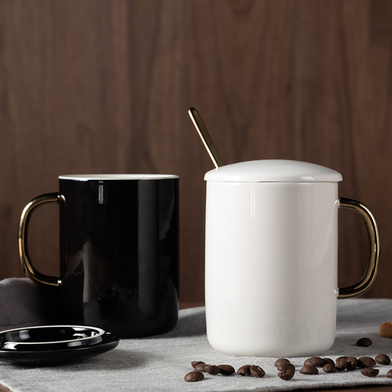 Tazas de regalo de cumpleaños para chicas tazas de café tazas de cerámica tazas de agua mango de oro cucharas con cubierta al por mayor