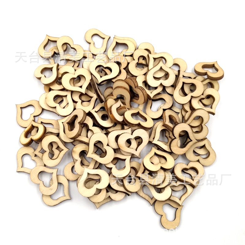 Botón de madera en forma de corazón Tronco de melocotón Corazón de melocotón hueco Piezas decorativas de madera Retro exquisito