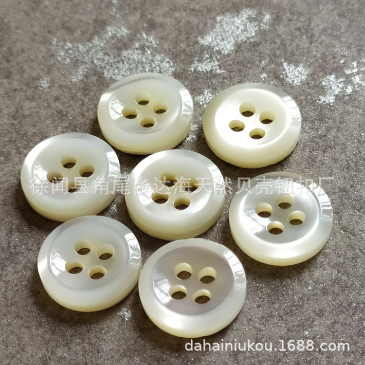 Small Wholesale Shell Tarot Button White Shirt Shirt Four-Eye Round Button Retro Trendy with Cuffs
