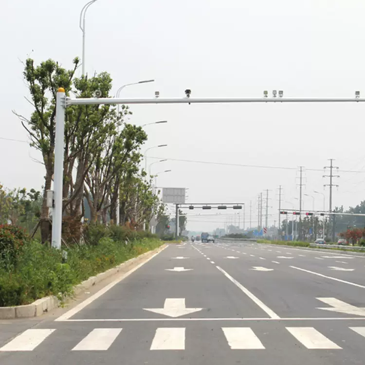 悬臂八角监控杆件 6米7米8米交通监控杆 可来图咨询户外防雷