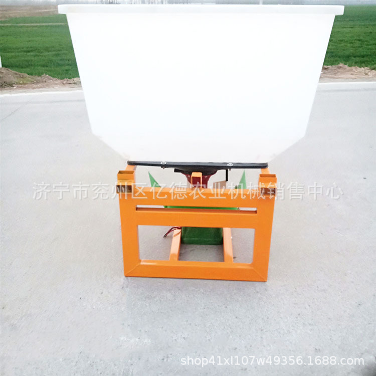 山西热销 拖拉机前置车载电动撒肥机施肥器  批发