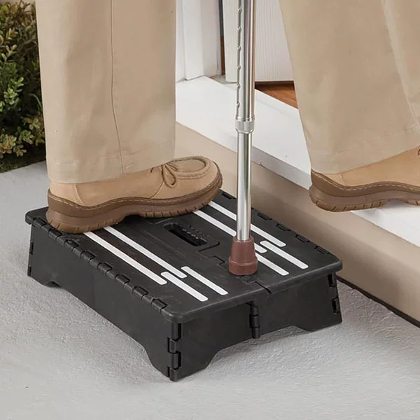 2019 New Anti-Skid Outdoor Step Ladder Elderly Auxiliary Half Step Ladder Portable Pp Plastic Foldableing Chair Manufacturers Wholesa