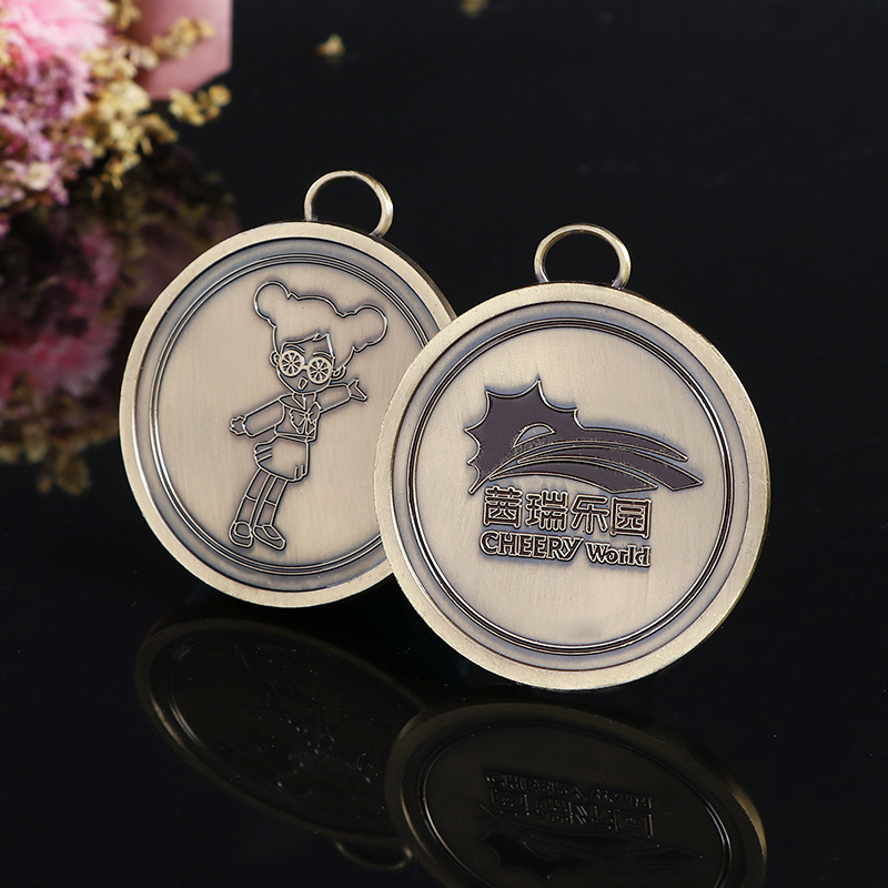 Fuente de la fábrica Museo conmemorativa León patrón oro flor placa plata metal insignia regalo creativo accesorios joyería conjunto