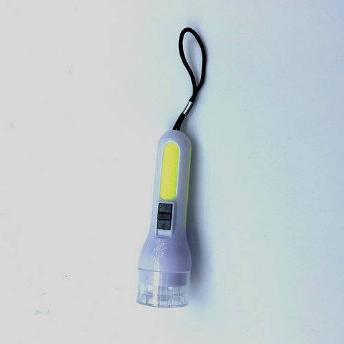 Factory direct sales gift small flashlight mini LED small flashlight portable long-range plastic cartoon toy flashlight