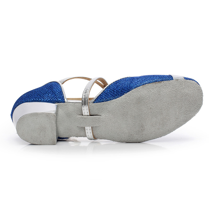 Nuevos zapatos de baile latino de niñas de fondo suave zapatos de baile moderno de tacón medio para niños zapatos de práctica mariposa nudo suela de goma al aire libre