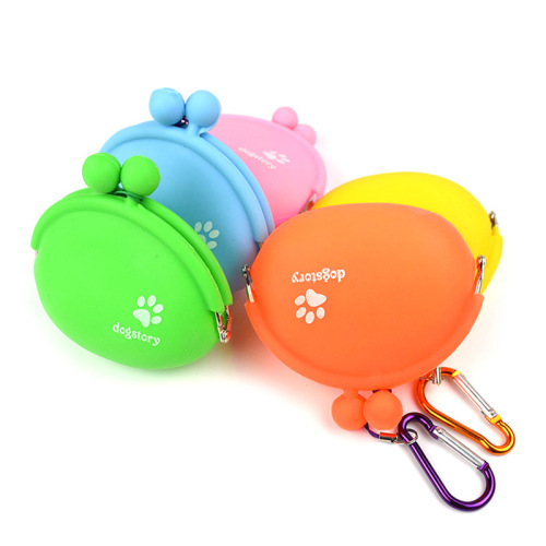 Silicone snack bag for going out, pet training bag, dog outdoor training bag, portable waist bag with buckle, new style