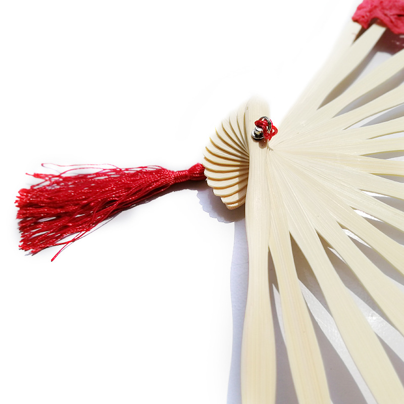 Hay en stock fan de mano de la vendimia ventilador de la boda ventilador de palacio de bambú blanco ventilador de encaje de hueso rojo Tamaño del ventilador de la boda
