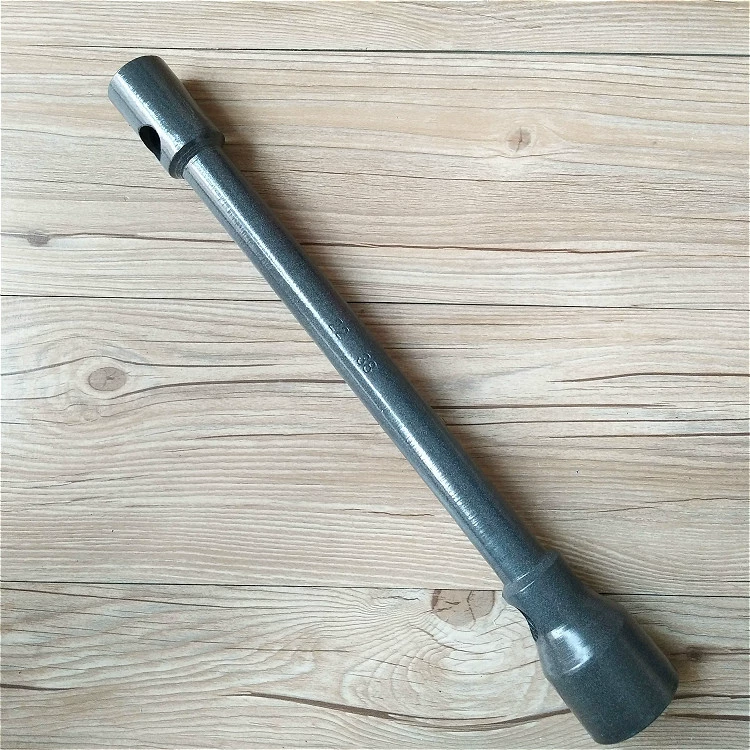 Колесо, шины, гаечный ключ, шлем