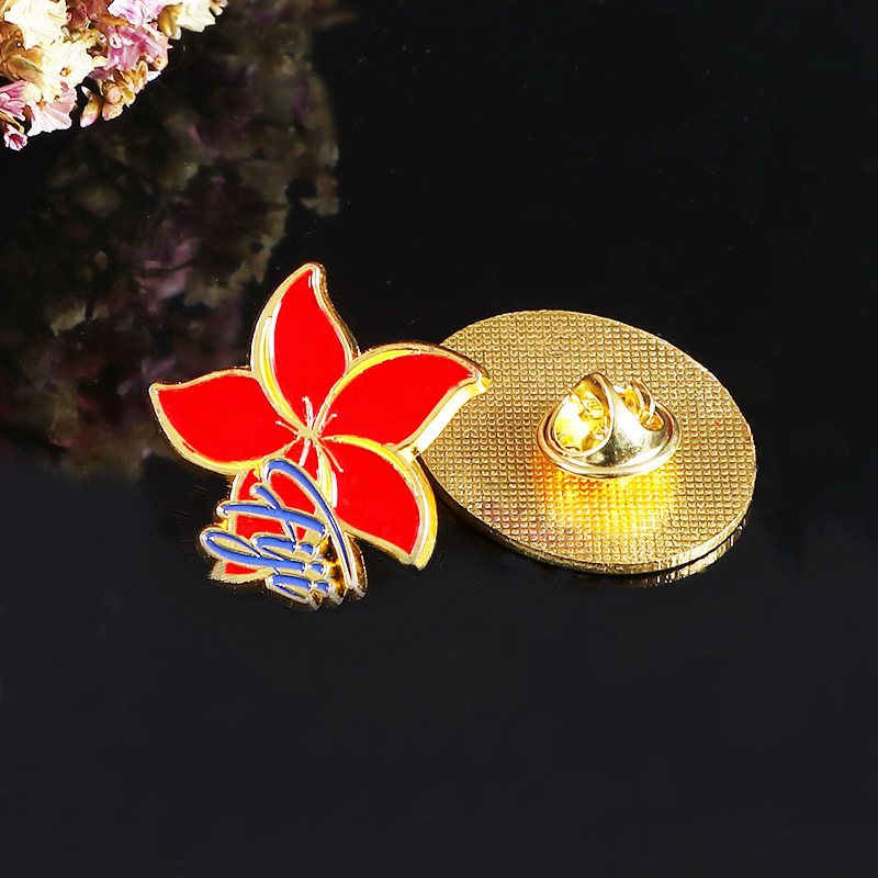 Corea del Sur simple en forma de hoja de arce broche geométrico de las mujeres accesorios abrigo cardigan ramillete insignia traje pulgada camisa cuello pin venta al por mayor