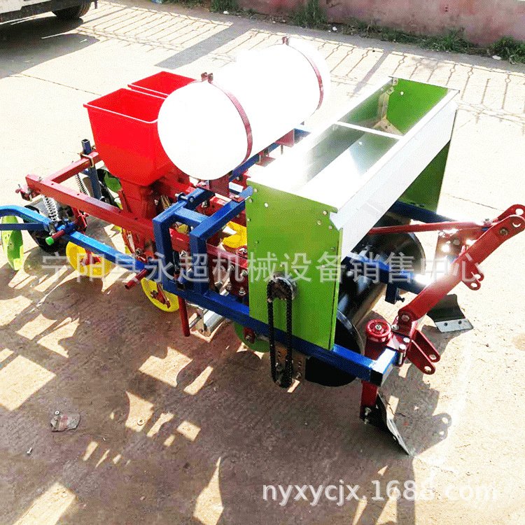 四轮花生播种机 双行花生膜上打孔精播机 免抠膜花生精播机