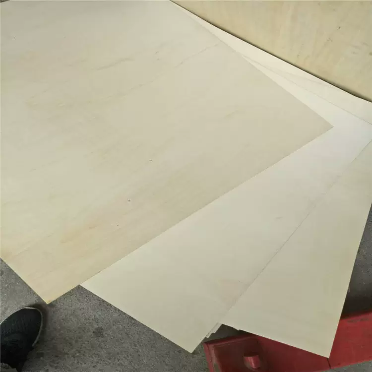 椴木杨木工艺夹板直销玩具卡通吊卡等激光镭射刻画专用木质激光级