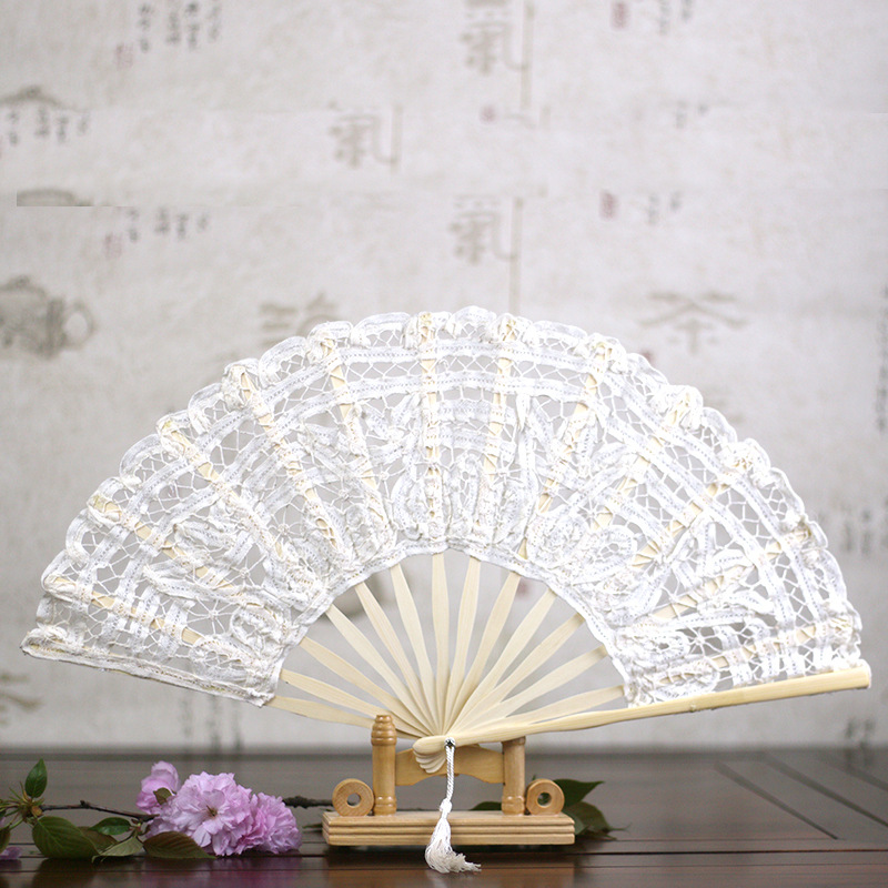 Hay en stock abanico plegable Palacio de encaje ventilador Palacio ventilador de la danza ventilador de la boda hecha a mano hueco beige ventilador de la boda