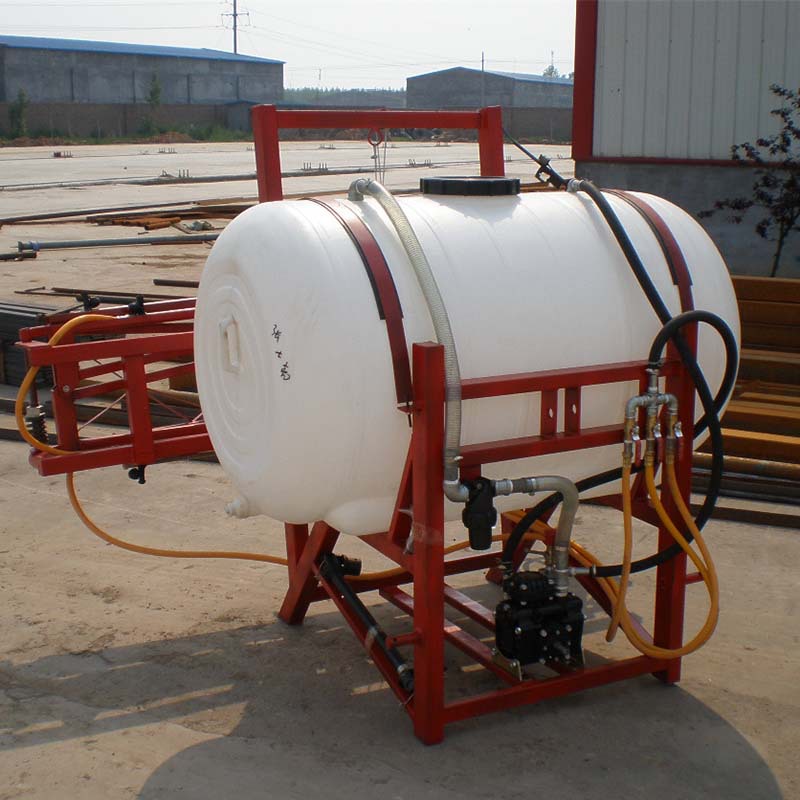 山东一力厂家供应销售拖拉机带背负式大容量喷杆式打药机