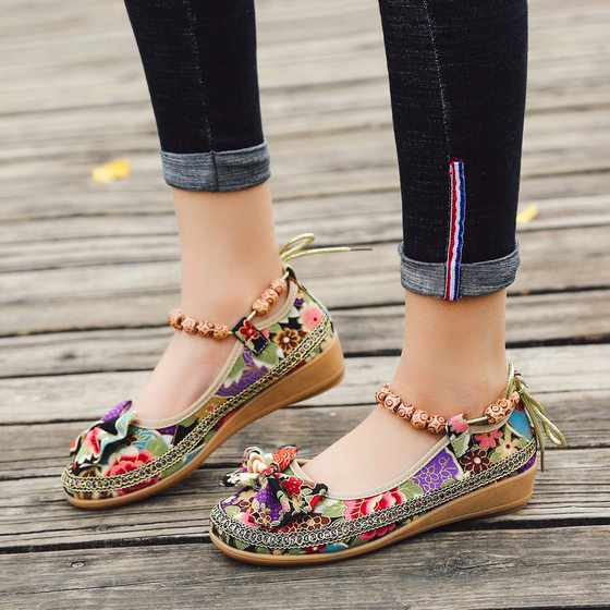2018 Spring and Summer new women's shoes national wind cloth shoes embroidered shoes flat Chinese style beaded large single shoes