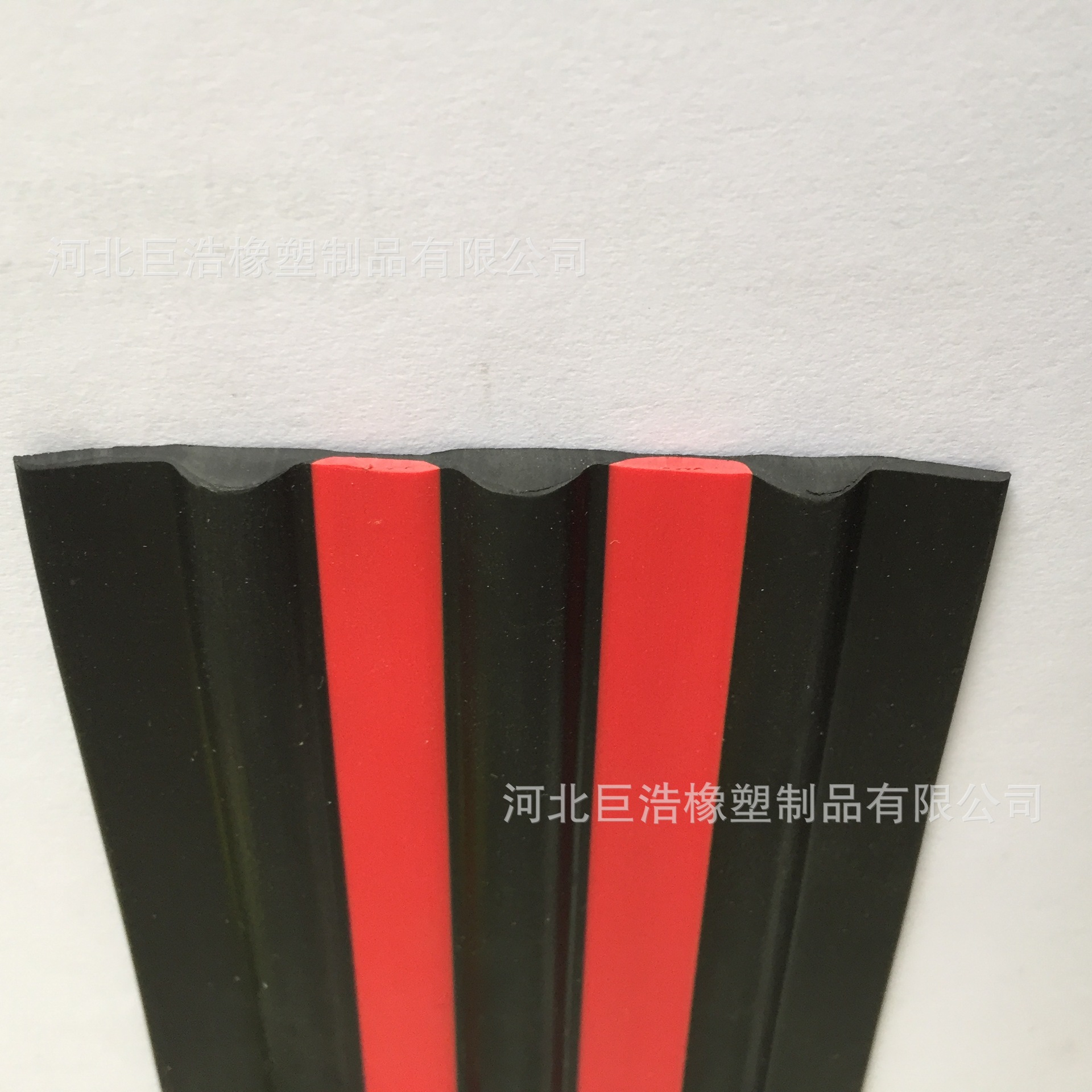 供应 游艇防撞密封条 漂流船防撞条 充气船防撞条 PVC防撞条