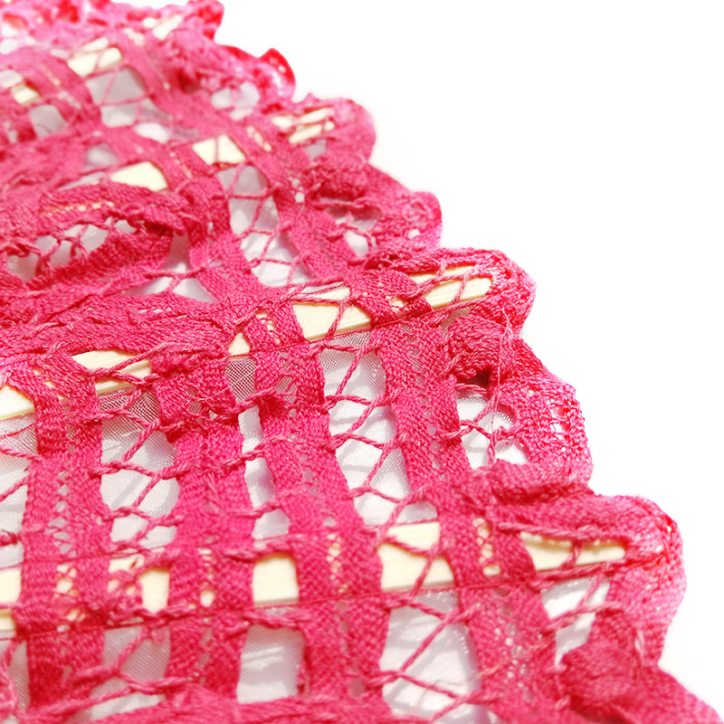 Hay en stock fan de mano de la vendimia ventilador de la boda ventilador de palacio de bambú blanco ventilador de encaje de hueso rojo Tamaño del ventilador de la boda