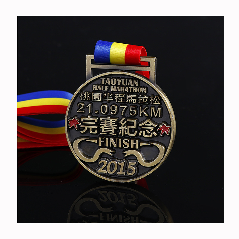 Fabricante mayorista de medallas metálicas creativas para eventos deportivos escolares, medallas conmemorativas de maratón con impresión de logotipo.