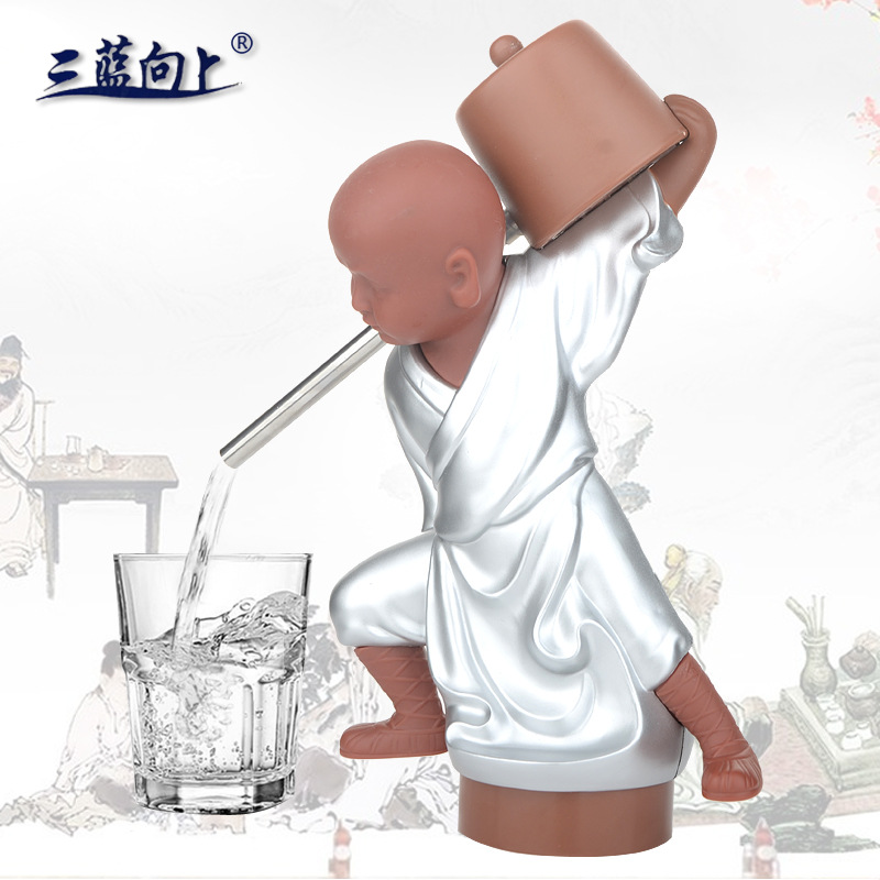 재고 도매 생수 전기 물 추출기 창조적 인 인형 가정용 야외 물 디스펜서 자동 수압 장치