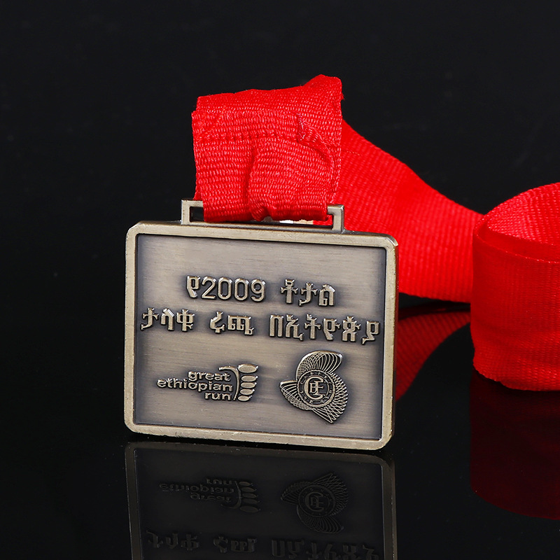 Coche personalizado carrera medalla conmemorativa ciudad maratón metal Pequeña medalla de aleación de zinc Placa de fundición