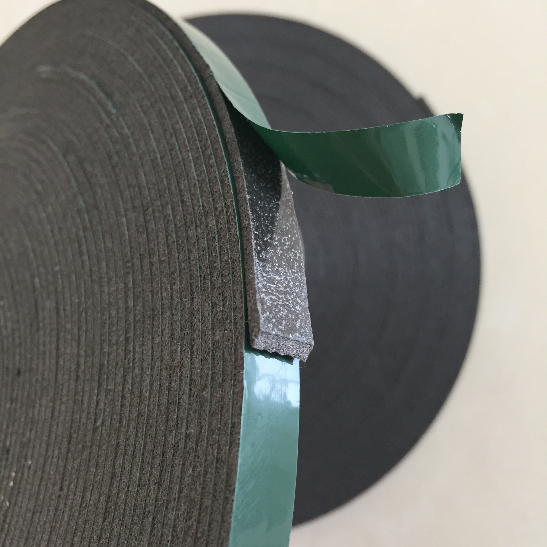 厂价直销厚绿膜黑PE汽车泡棉胶带 强力耐高温泡沫海绵胶 双面胶带