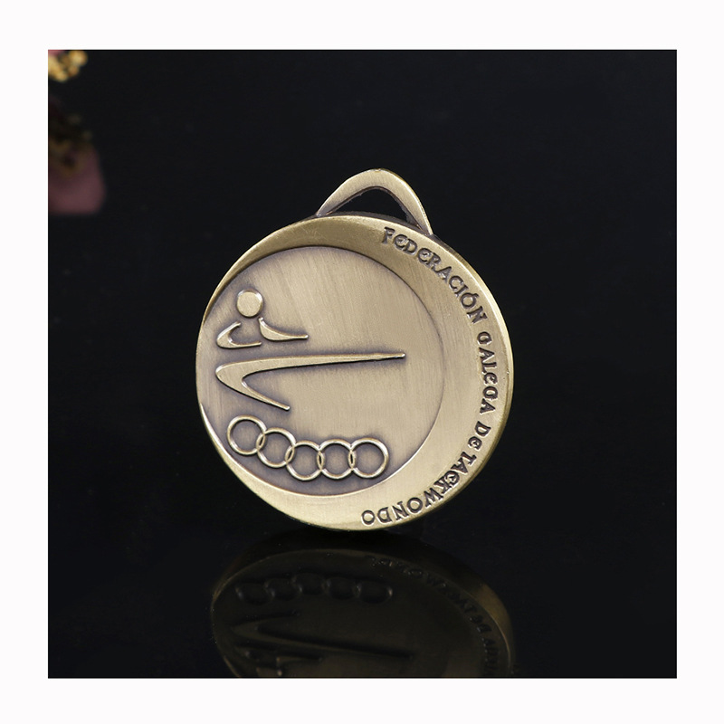 Fuente de la fábrica Museo conmemorativa León patrón oro flor placa plata metal insignia regalo creativo accesorios joyería conjunto
