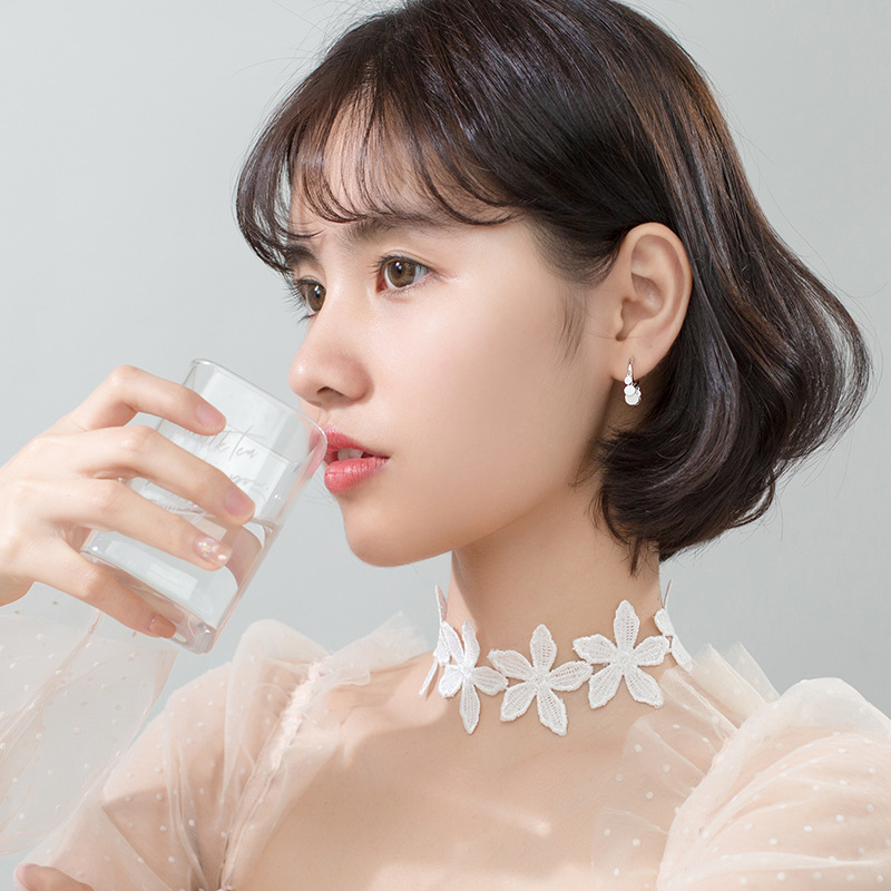 S925 pendientes de plata pendientes redondos geométricos pequeños frescos pequeños bordes de disco simple de moda pendientes G1747