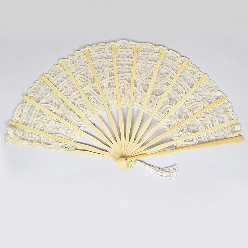 Ventilador de encaje europeo retro elegante dama ventilador de baile pro dama de honor ventilador de bordado de tela hecha a mano ventilador al por mayor