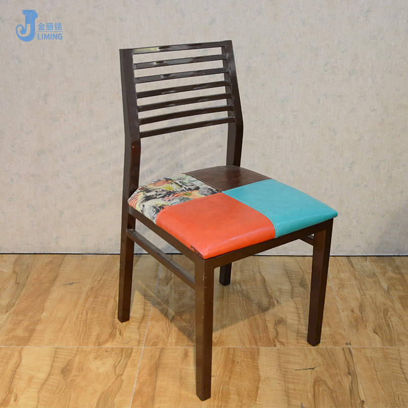 Fábrica al por mayor tema comedor silla ocio hierro respaldo silla simple fideos tienda caja mesa y silla combinación restaurante mesa y silla