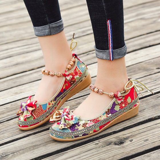2018 Spring and Summer new women's shoes national wind cloth shoes embroidered shoes flat Chinese style beaded large single shoes
