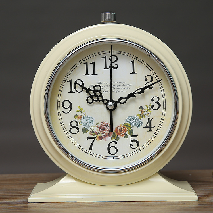Directo de fábrica Nordic creativo retro metal pequeño reloj estudiante personalidad regalo papelería dormitorio salón despertador
