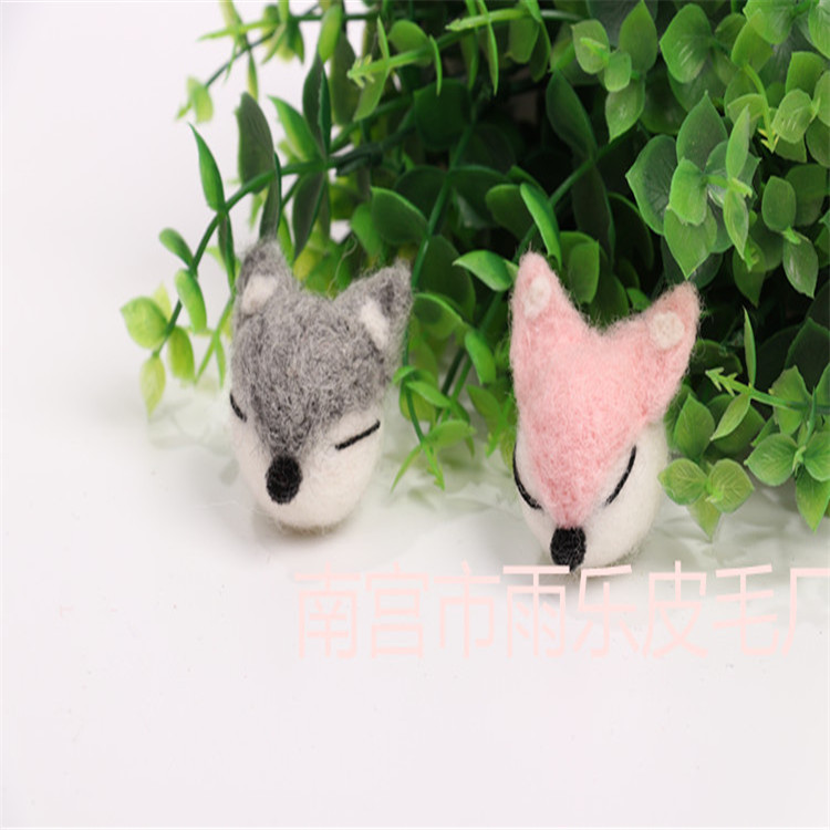 现货DIY羊毛毡小狐狸成品  戳戳乐麋鹿服饰发饰胸针 圣诞材料挂件