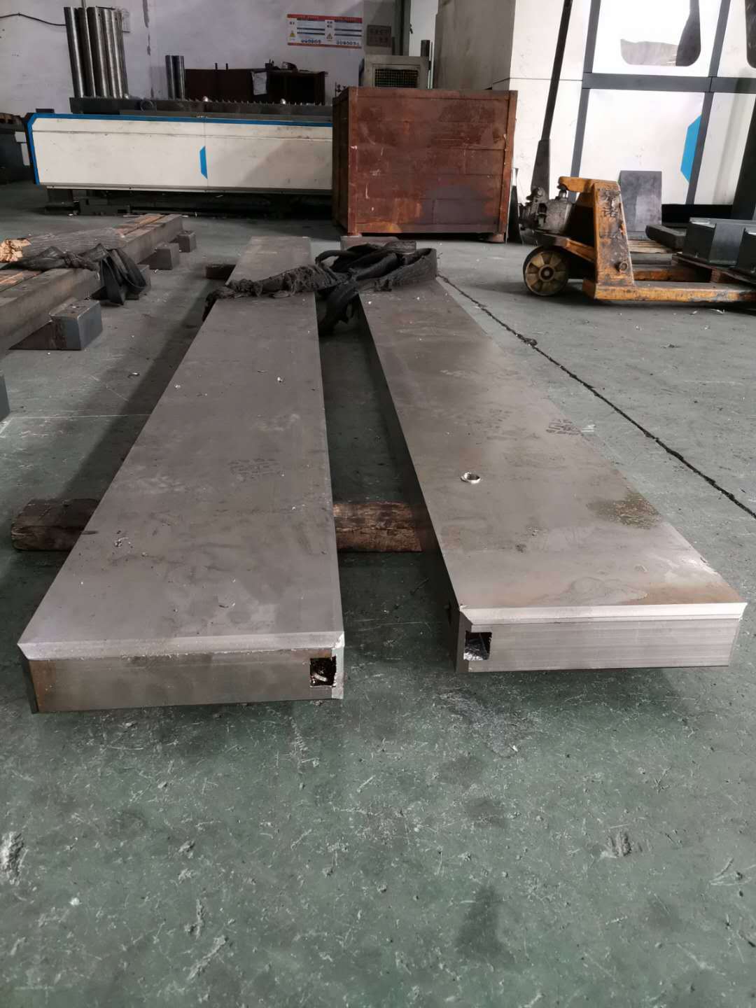 上海工厂提供制作不锈钢摩天大楼门框幕板玻璃框长条板加工机械