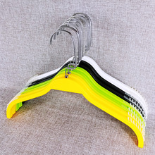 厂家直销童装店衣架衣挂防滑条儿童衣架塑料夹板实心仿木衣架工厂