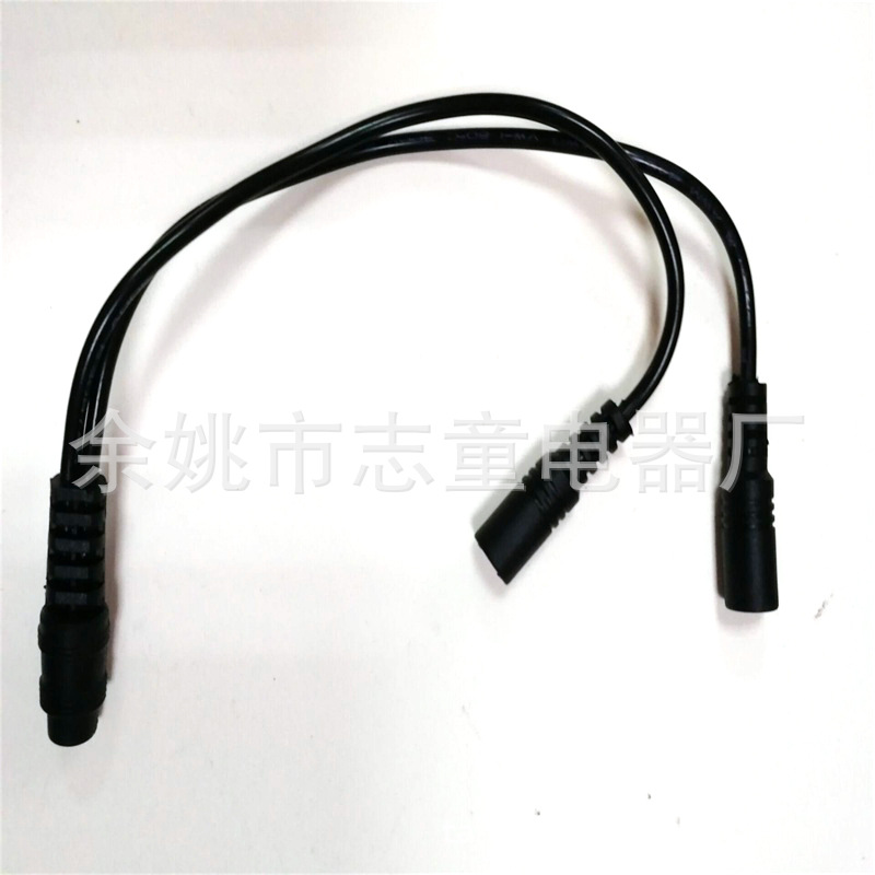 来图注塑黑色PVC一带三带二带七弯直插大屏灯光连接大D头DC线厂家