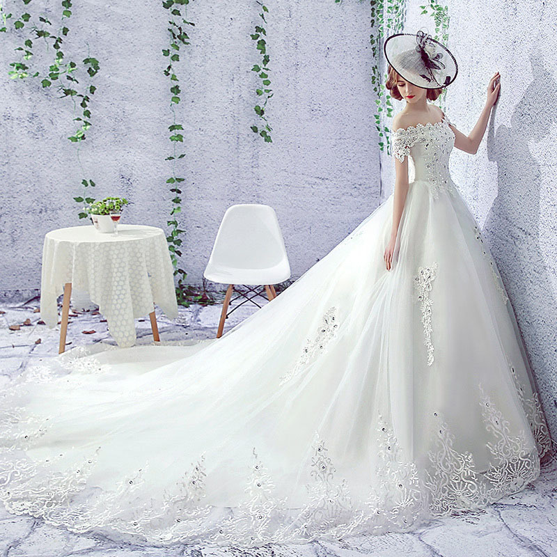 Vestido de novia estilo 2026 para novias, con hombros descubiertos y cola, de cintura alta, que cubre el abdomen, de tul ligero estilo francés, estilo Hepburn, de una pieza, al por mayor. image 2