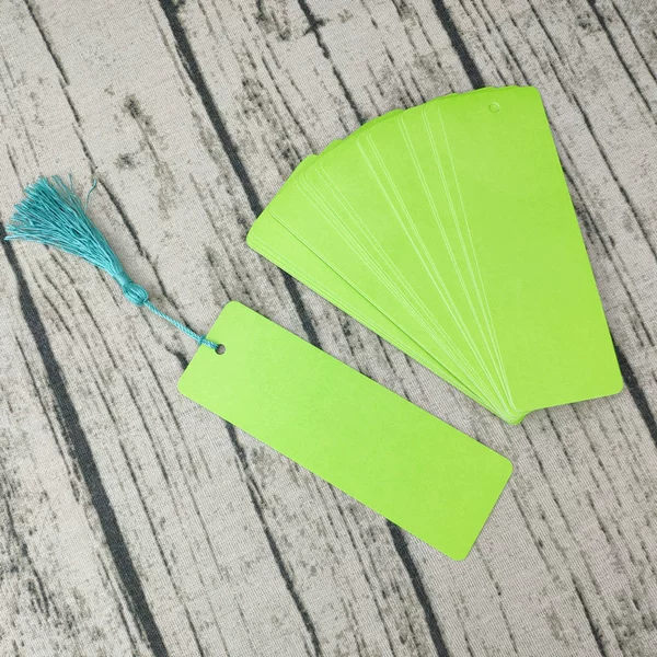 350g green 5x15 cards + 25 tassels