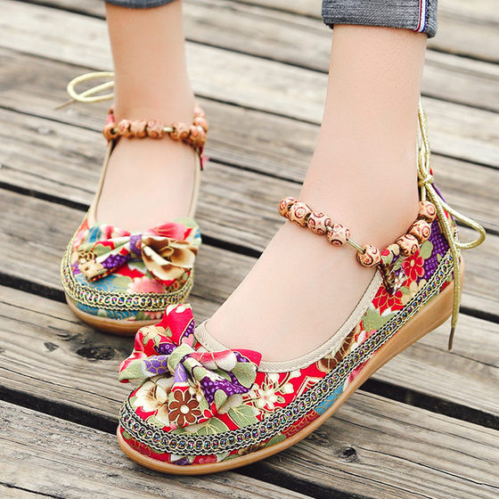 2018 Spring and Summer new women's shoes national wind cloth shoes embroidered shoes flat Chinese style beaded large single shoes