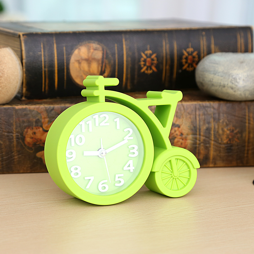 Directo de fábrica estudiante bicicleta creativa color caramelo cuarzo pequeño reloj despertador mudo caminando tiempo niños reloj al por mayor