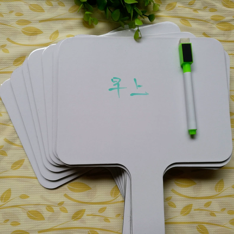 Производитель изготавливает на заказ двусторонние многоразовые бумажные доски для заметок из фиброполимерного материала средней плотности для проведения аукционных торговых процедур компании.