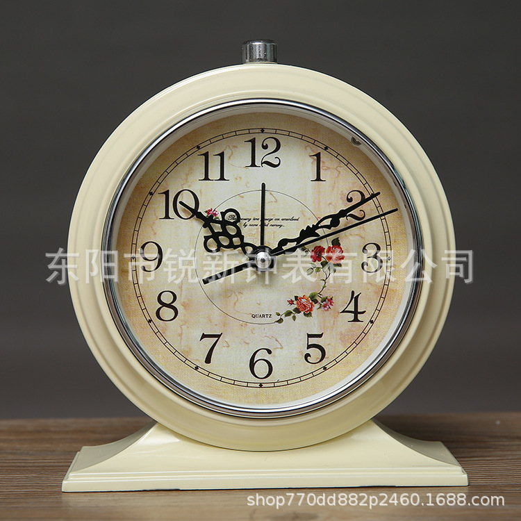 Directo de fábrica Nordic creativo retro metal pequeño reloj estudiante personalidad regalo papelería dormitorio salón despertador