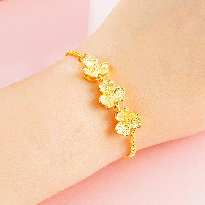 Traje de tres piezas collar de flores de cadena de agua de oro de Vietnam hembra Latón chapado en oro pulsera de flores pendientes de flores